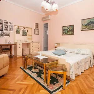 https://apartment-carera.in-istria.net